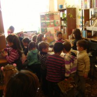 Наши юные читатели в отделе детской библиотеки
